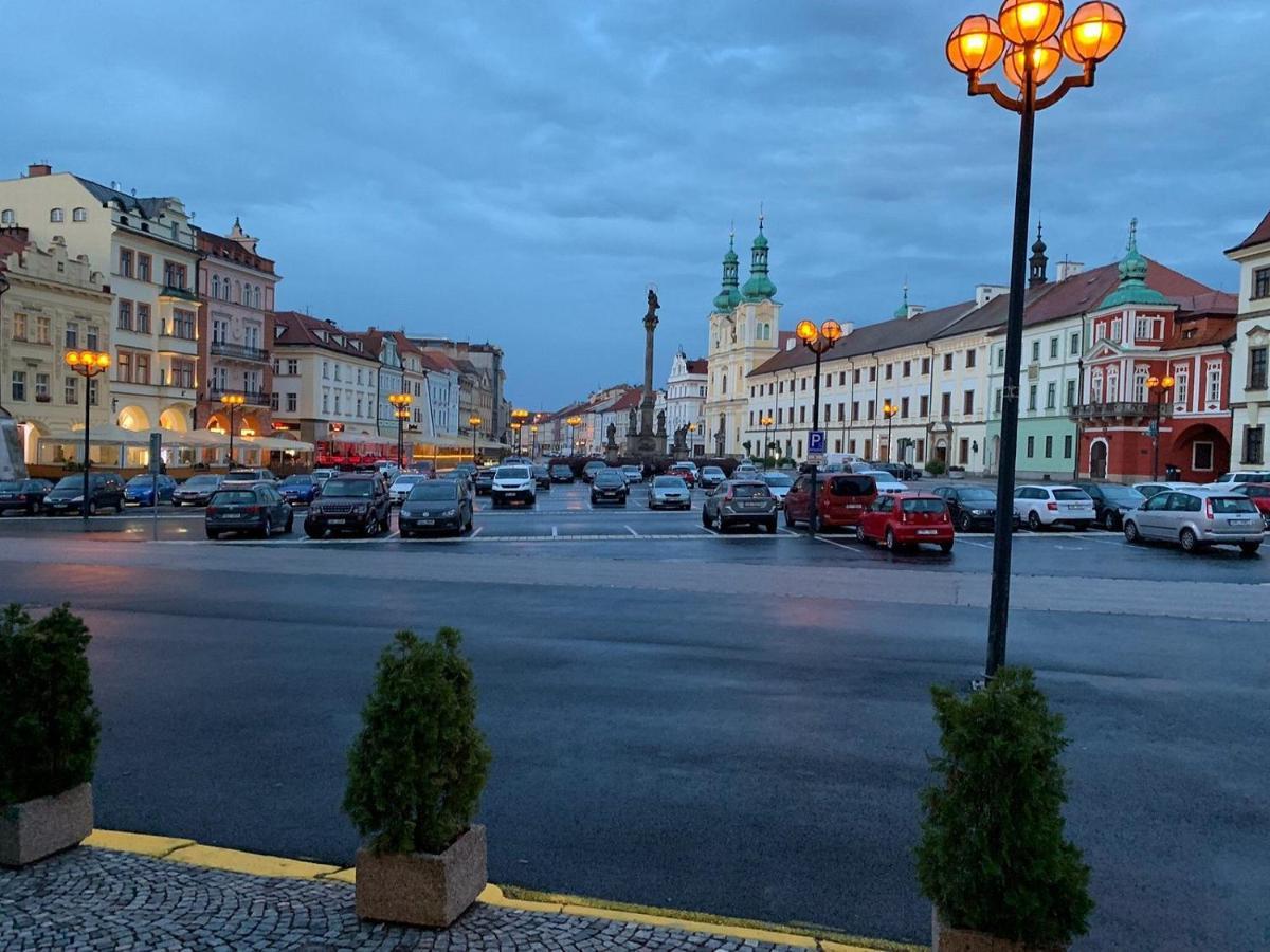 Byt 2+Kk Na Velkem Namesti Hradec Králové 외부 사진